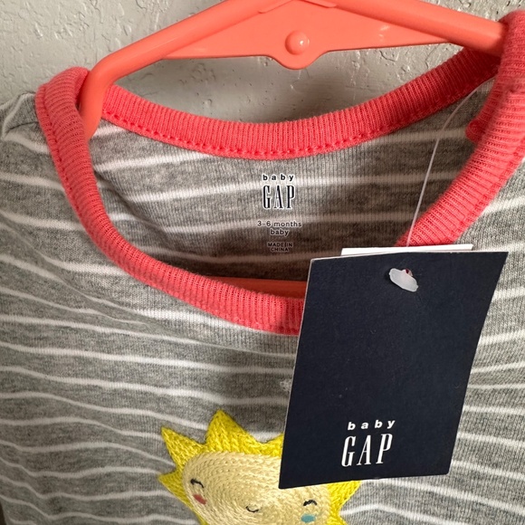 GapBaby footed pajamas - Picture 3 of 3